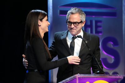 Sandra Bullock presents the Visionary Award to Alfonso Cuarón.